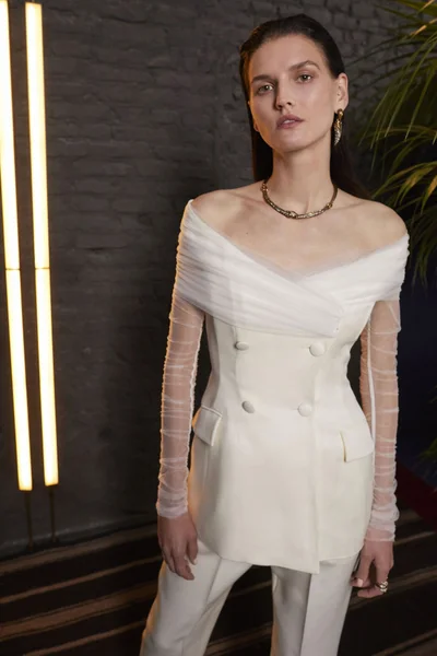 Look 11